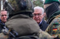 Президент Німеччини відвідав українських танкістів, які навчаються на "Леопардах"