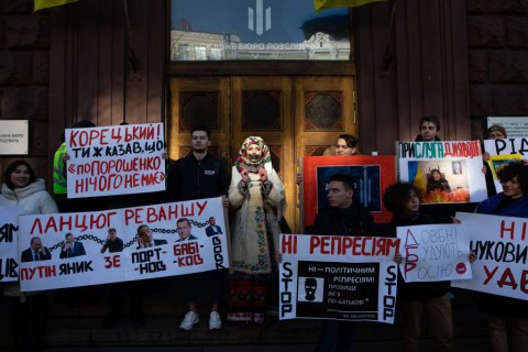 "Европейская солидарность" призвала власть прекратить политические преследования Порошенко 