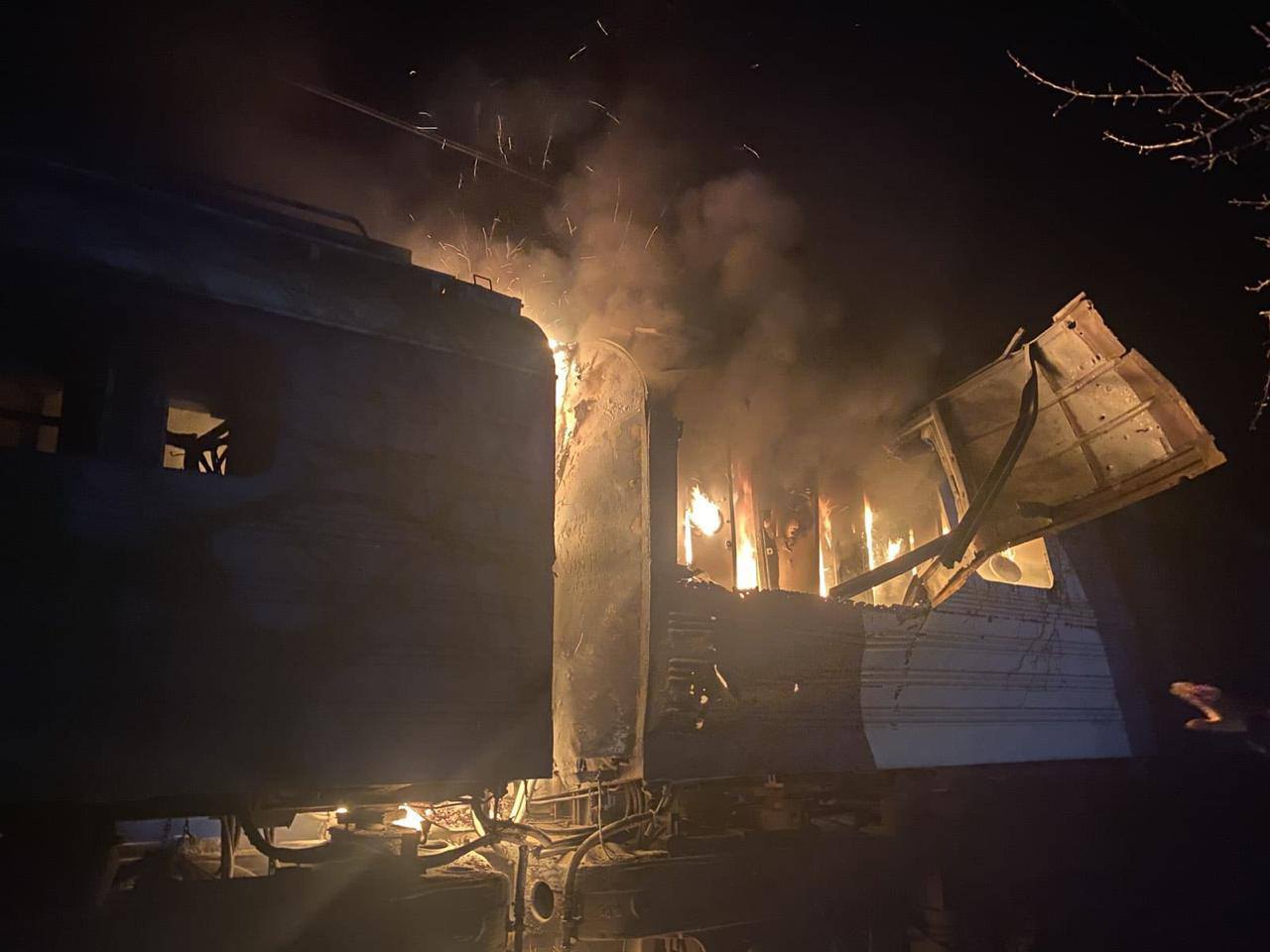 Наслідок удару РФ по пасажирському потязі