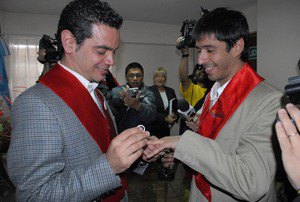 В Колумбии разрешили регистрировать однополые браки