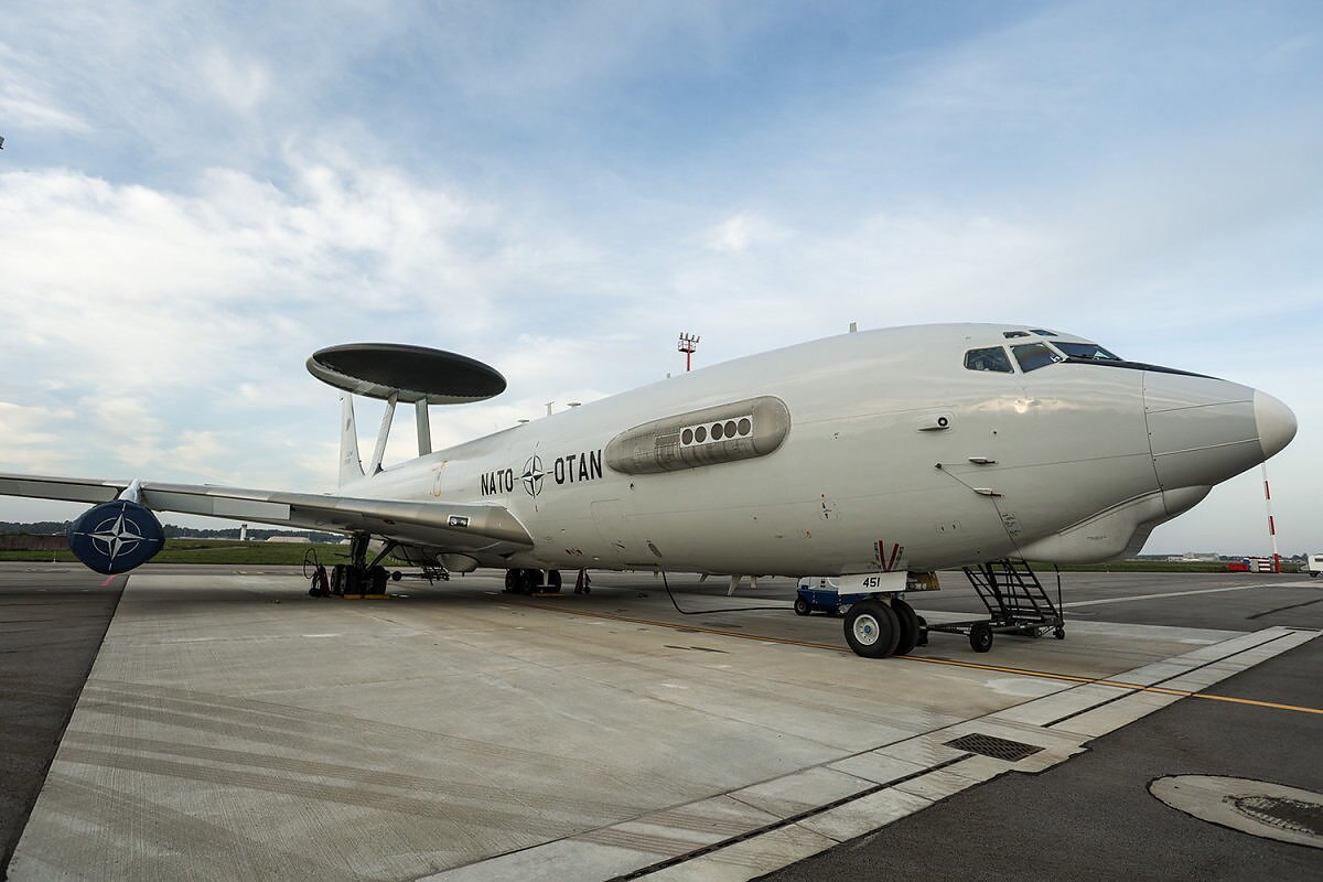 Літак дальнього радіолокаційного стеження AWACS у Литві 