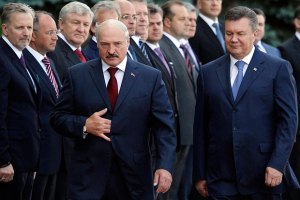 Лукашенко просит у Януковича специалистов-атомщиков