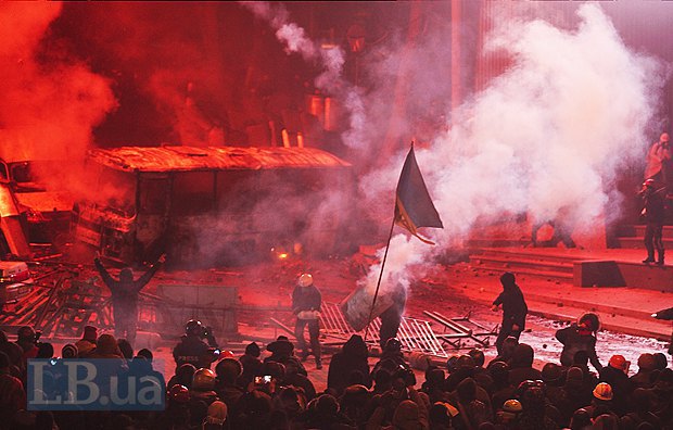Кровавые события на Грушевского. ФОТО. ВИДЕО