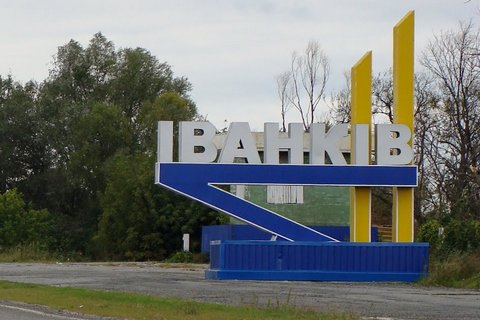 В Иванкове трое мужчин напоили школьника до отравления