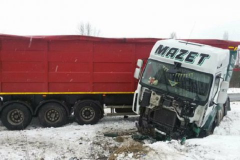 Громадянин Польщі і немовля загинули в ДТП за участю вантажівки в Рівненській області