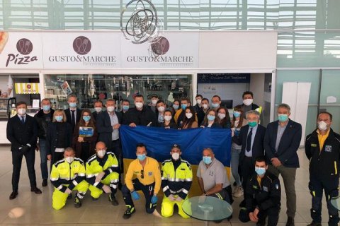 Украинские врачи завершили трехнедельную миссию по борьбе с COVID-19 в Италии (обновлено)