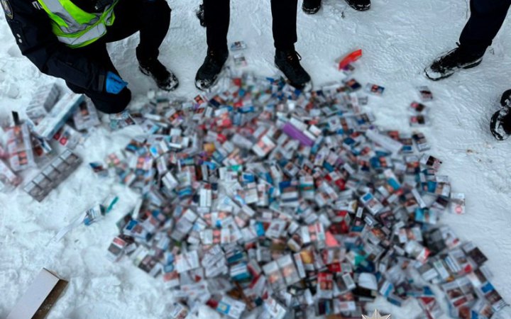 У Києві затримали двох іноземців, які вкрали з кіосків сигарет на 740 тисяч гривень