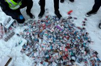 У Києві затримали двох іноземців, які вкрали з кіосків сигарет на 740 тисяч гривень