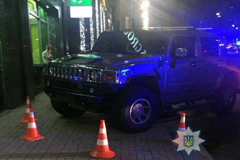 Прокуратура Киева объявила о подозрении водителю "Хаммера", сбившему ребенка на переходе