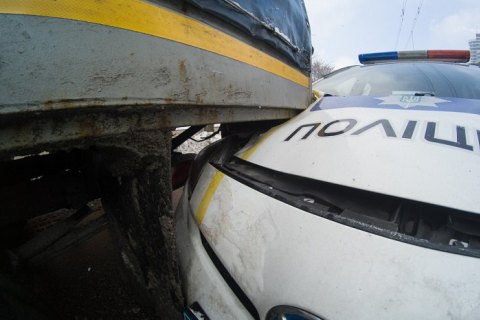 В Киеве патрульные во время преследования нарушителя врезались в грузовик "Киевавтодора"