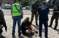 У Києві викрили чоловіка, який допомагав чоловікам виїхати за кордон