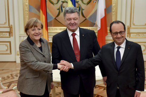 Порошенко, Меркель і Олланд обговорили проведення місцевих виборів на Донбасі