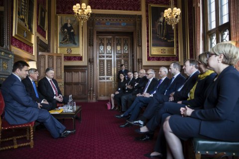 ​Порошенко призвал Великобританию либерализировать визовый режим для Украины
