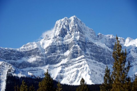 Три відомих альпіністи загинули при сході лавини в Канаді