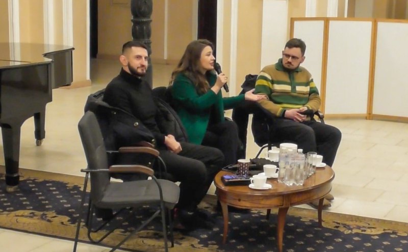 Алім Алієв, Ірина Цілик і Олександр Островський (праворуч)