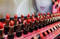 Виробник косметики Oriflame згортає бізнес у Росії