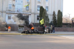 Мешканці Кіровограда підпалили шини під обласною прокуратурою