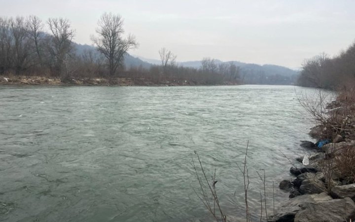 У зв’язку з ремонтом мосту через Тису обмежуватимуть рух через ПП "Солотвино – Сігету-Мармацієй"