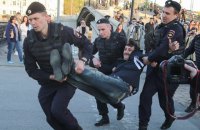 Полицейский назвал причиной задержаний на Болотной площади "неправильные лозунги"