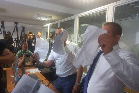 Платні адвокати Януковича знову спробували зірвати судові дебати (оновлено)