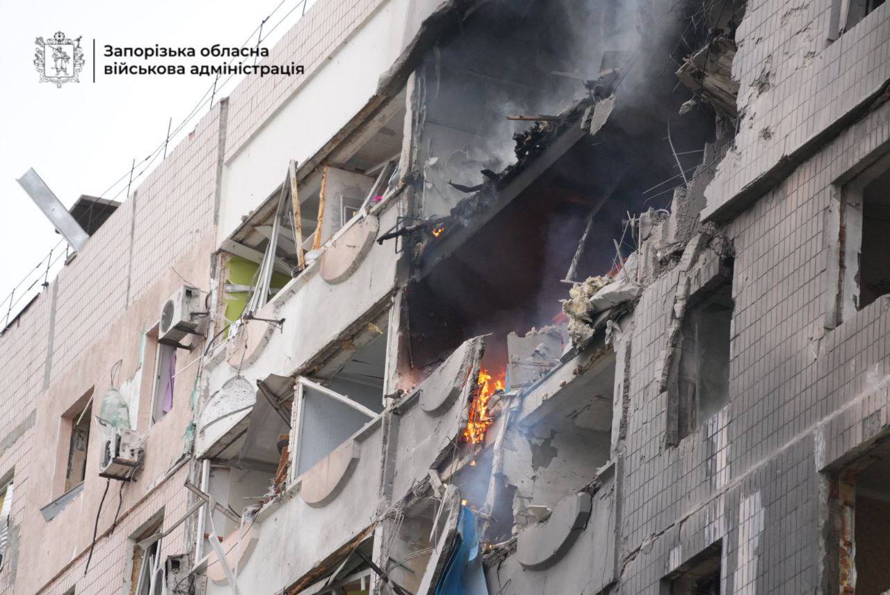 Наслідки російської атаки у Запоріжжі