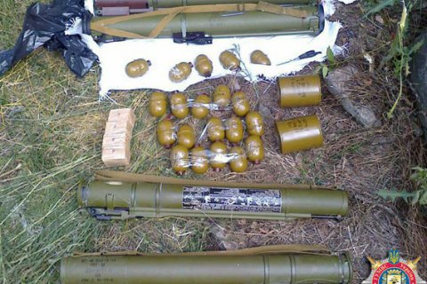 Милиция обнаружила склад оружия на линии разграничения в Луганской области