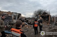 Із Дніпропетровщини "Білі янголи" евакуювали родину з чотирма дітьми, дім яких зруйнувала РФ