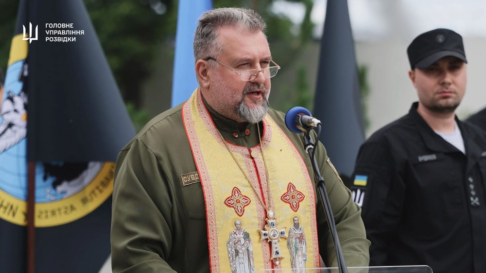 Керівник Служби військового капеланства Головного управління розвідки МОУ Костянтин Холодов та тодішній очільник ГУР Кирило Буданов.