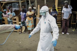 Число жертв Эболы приближается к 5,5 тыс. человек, - ВОЗ