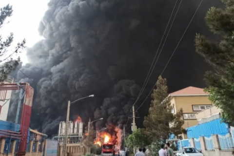 В Ірані трапилася масштабна пожежа на хімічному заводі, постраждали рятувальники