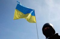Розвідник встановив прапор України на даху конезаводу в окупованій частині Мар'їнки