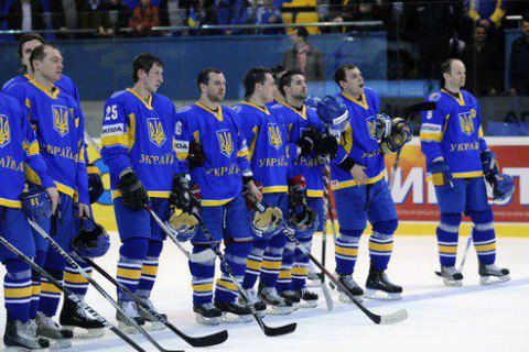 Хокеїст збірної України закинув шайбу у свої ворота кидком від лінії чужих воріт
