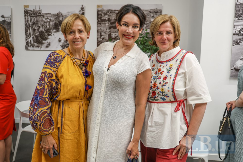 Sonya Koshkina with Lyudmila Zubko and her sister Tetyana