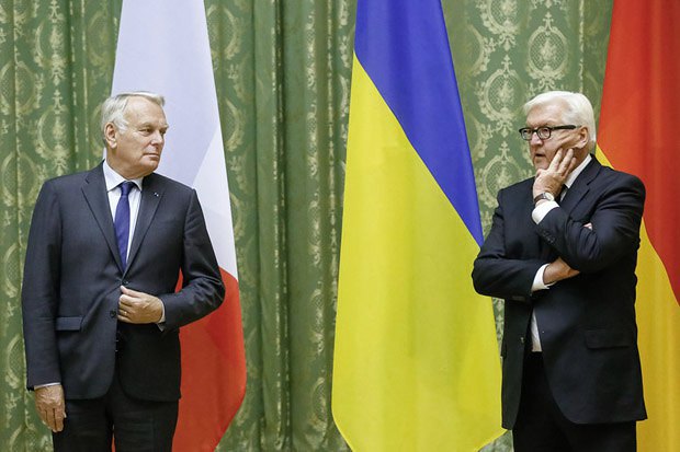 Министр иностранных дел Франции Жан-Марк Эро и министр иностранных дел Германии Франк-Вальтер Штайнмайер во время визита в
Киеве, 14 сентября