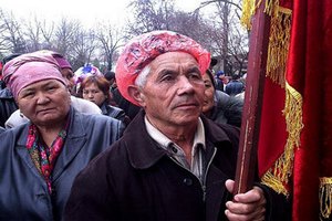 Премьер Киргизии предложил запретить митинги на три года