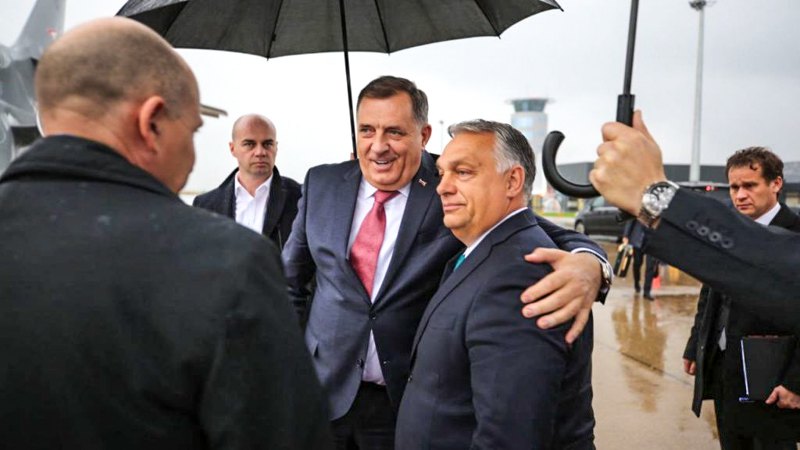 Лідер боснійських сербів Милорад Додик вітає прем'єр-міністр Угорщини Віктора Орбана