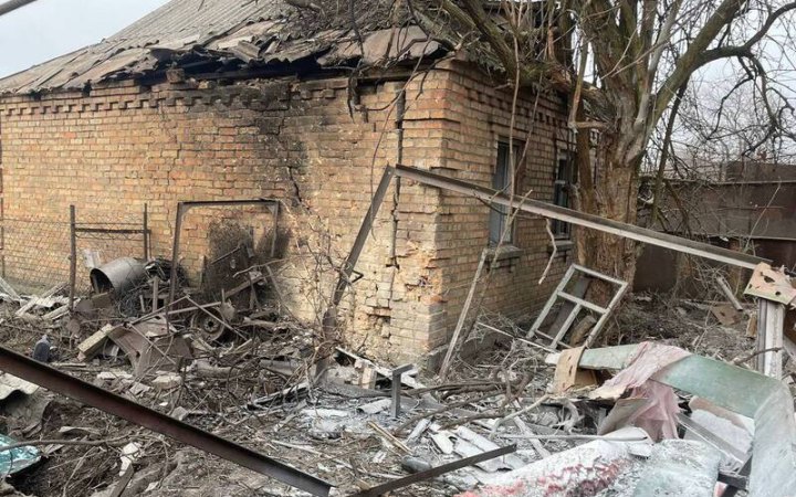 Атаки росіян пошкодили у Нікопольському районі 16 будинків та лінію електропередач