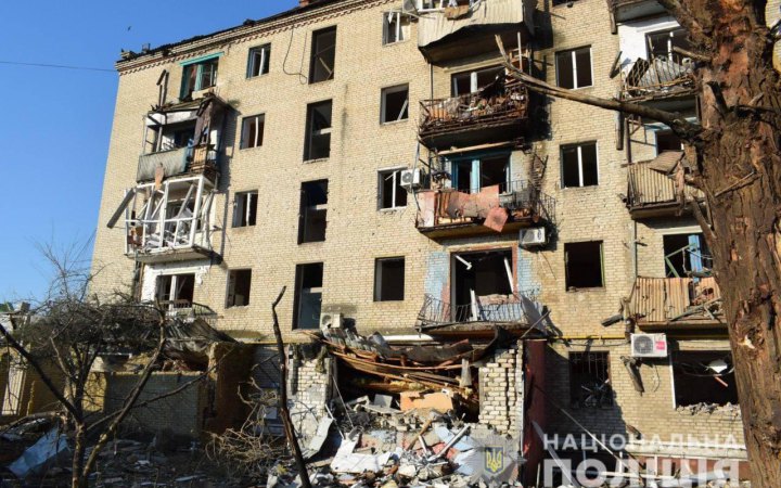 Поліція Донеччини зафіксувала російські удари по школі, залізниці та житлових будинках