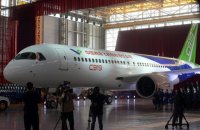 Китайский конкурент Boeing 737 и Airbus A320 совершил первый полет