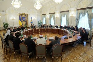 ​Янукович обещает рассмотреть ходатайство глав церквей о помиловании Тимошенко
