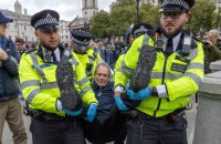 Британський уряд хоче обмежити протести після нападу на синагогу