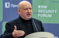 Турчинов просит СБУ расследовать трансляцию "парада ДНР"