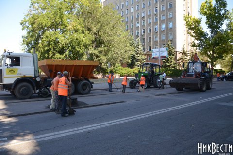 К приезду президента в Николаеве второй раз за лето ремонтируют дорогу