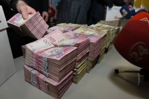 Банк выплатил донецким милиционерам вознаграждение за раскрытое нападение
