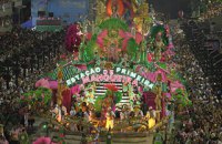 На карнавале в Рио обвалилась платформа: 15 пострадавших