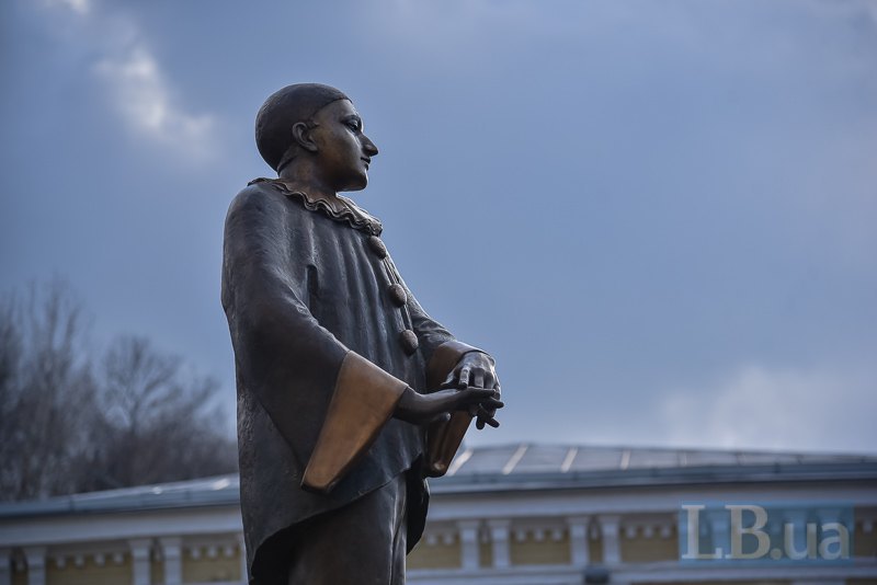 Памятник Александру Вертинскому в Киеве