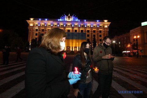 В Харькове ночью провели акцию "Первая минута мира"