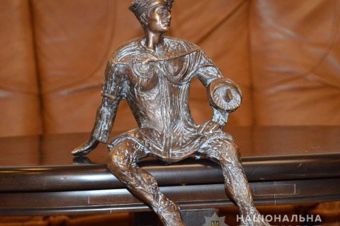 Поліцейські знайшли вкрадений символ Луцька - бронзову скульптуру Кликуна