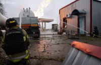 ДСНС: У Херсоні окупанти атакували рятувальників під час гасіння пожежі після дронової атаки