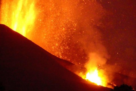 Виверження вулкану на Канарах знищило майже 500 будинків, загалом евакуйовано 6 тисяч людей